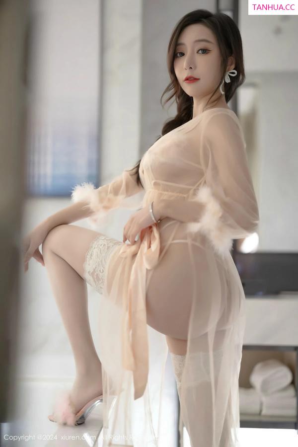 王馨瑶  [XiuRen]高清写真图 2024.04.11 No.8378 王馨瑶yanni 丝袜美腿第34张图片